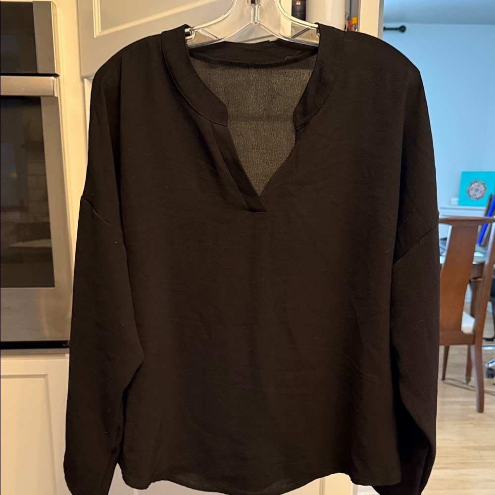 Gausy flowing Black Long Sleeve Blouse